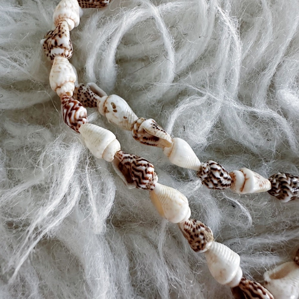 Real Shell Necklace - Picture 3 of 4